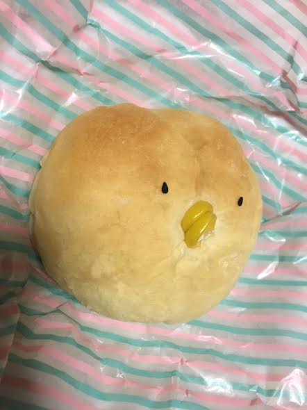 パテシエ、パンを焼く